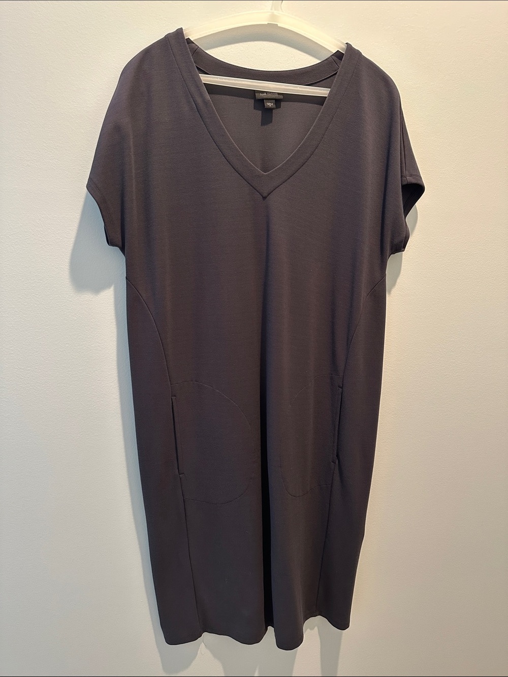 J. Jill V-Neck Short Sleeve Midi Dress in Charcoal